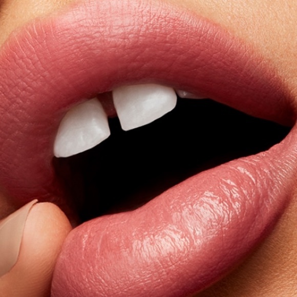 MAC COSMETICS LOVE ME LIPSTICK “UNDER THE COVERS” - Picture 6 of 12